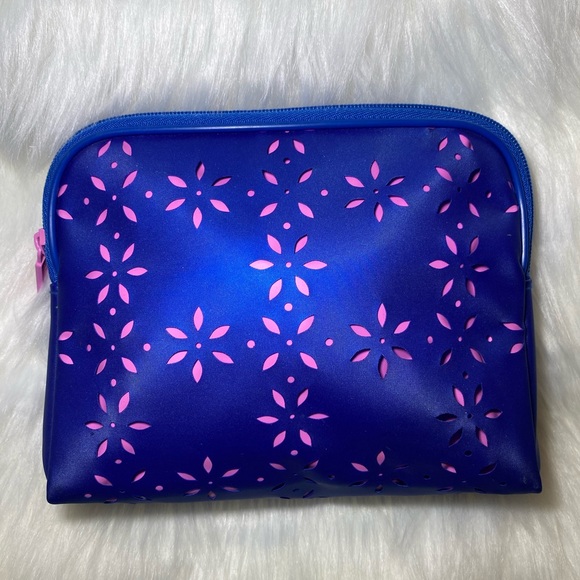 Clinique Handbags - Clinique cosmetic bag